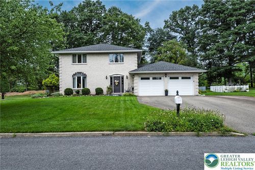 419 Crestmont St, Pen Argyl, PA, 18072-9683 | Card Image