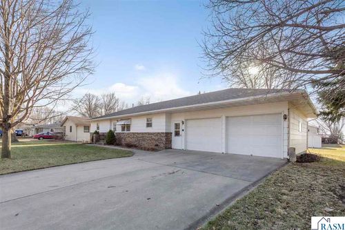 580 N Waterville Ave, Le Center, MN, 56057-1416 | Card Image