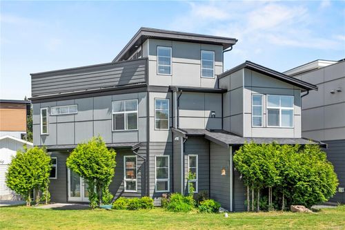 701 Strandlund Ave, Victoria, BC, V9B3G2 | Card Image