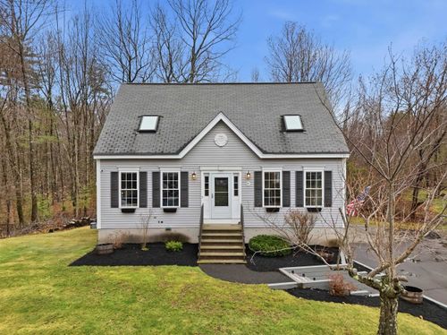 41 Drew Woods Dr, Derry, NH, 03038-4926 | Card Image