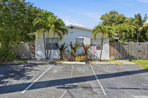 629 Ne 36th St, Oakland Park, FL, 33334-2857 | Card Image