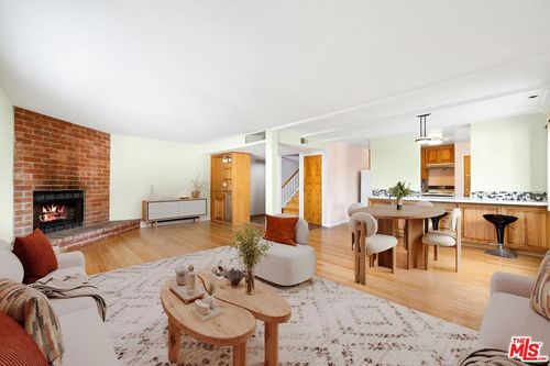 apt-2-2412 Ocean Ave, Venice, CA, 90291-4690 | Card Image