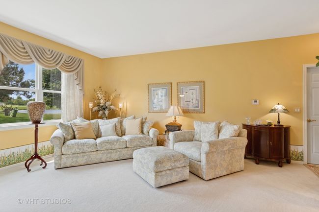 21513 W Douglas Ln, Condo with 3 bedrooms, 2 bathrooms and 2 parking in Plainfield IL | Image 4