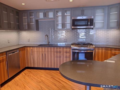 402-5 Church Ln, Westport, CT, 06880-3522 | Card Image