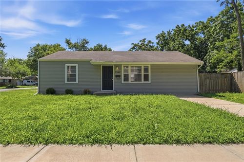 7944 Oak St, Kansas City, MO, 64114-2567 | Card Image