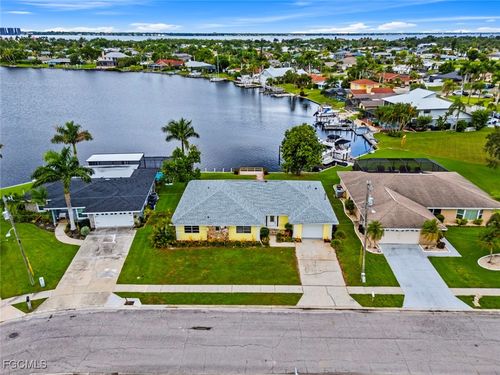 4520 Vinsetta Ave, NORTH FORT MYERS, FL, 33903-4654 | Card Image