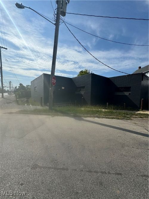 16219 Saint Clair Ave, Cleveland, OH, 44110-2944 | Card Image