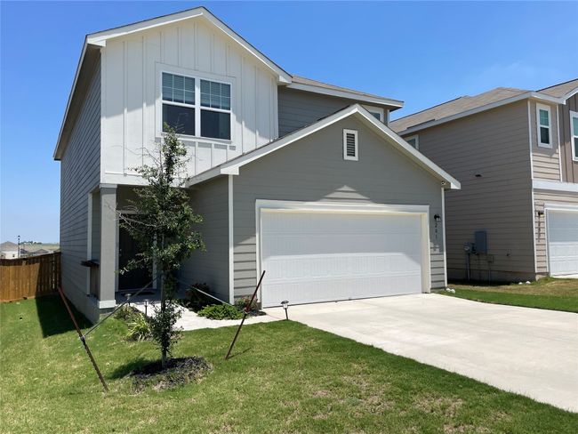 The spacious lot has room for 4 cars in the driveway and 2 in the garage. | Image 4