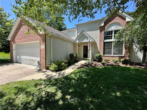 16492 Sunwood Oval, Strongsville, OH, 44136 | Card Image