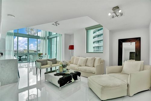 501-900 Biscayne Blvd, Miami, FL, 33132-1582 | Card Image