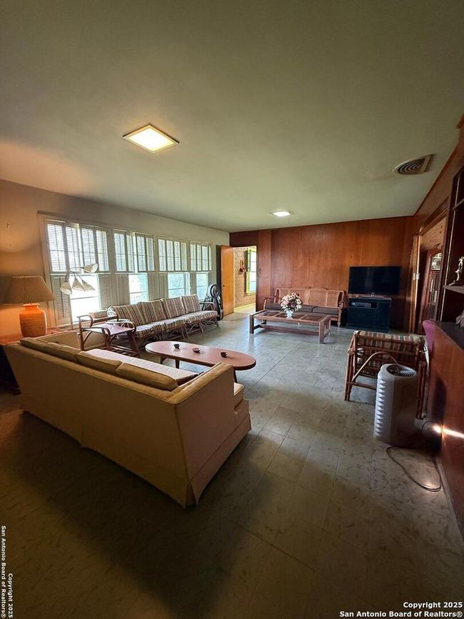 520 N 12 Th Ave, House other with 5 bedrooms, 3 bathrooms and null parking in Crystal City TX | Image 8