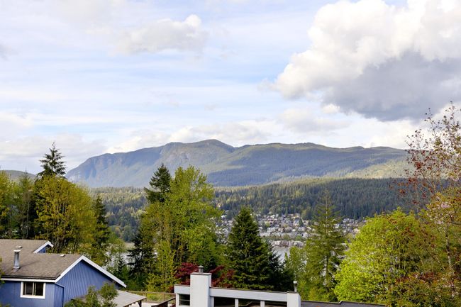 557 Yale Road, House other with 5 bedrooms, 3 bathrooms and 4 parking in Port Moody BC | Image 34