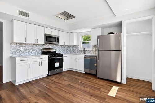 292 Louis Street, Hackensack, NJ, 07601 | Card Image
