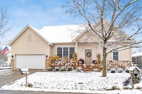 35 E Pawnee Dr, Powell, OH, 43065-5031 | Card Image