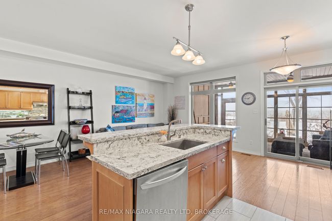 1069 Beach Blvd, House attached with 2 bedrooms, 4 bathrooms and 2 parking in Hamilton ON | Image 8