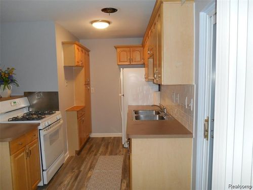 4-2130 Wickham St, Royal Oak, MI, 48073-1160 | Card Image