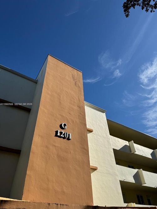 g313-1201 Ne 191st St, Miami, FL, 33179-4094 | Card Image