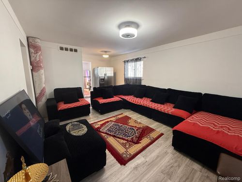 4932 Pelham St, Dearborn Heights, MI, 48125-3127 | Card Image