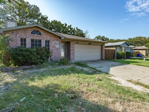 1105 Stone Creek Dr, Mansfield, TX, 76063-6240 | Card Image
