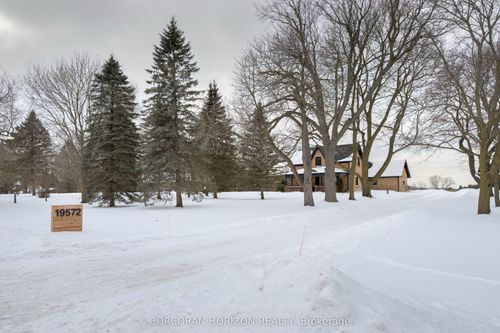 19572 Centre St, Mount Albert, ON, L0G1M0 | Card Image