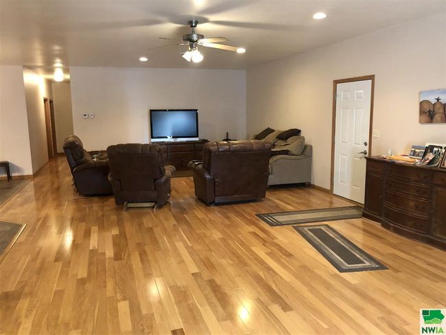 409 E Rose St, House other with 4 bedrooms, 2 bathrooms and null parking in Elk Point SD | Image 5