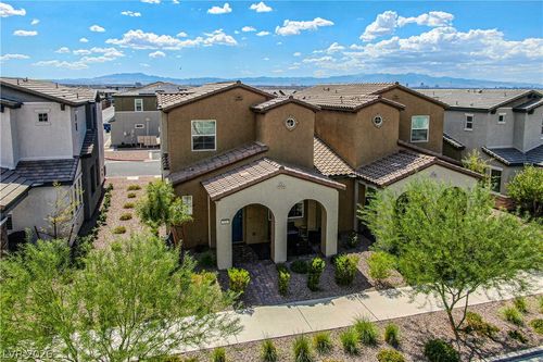826 Royal Beekman St, Henderson, NV, 89011-5653 | Card Image
