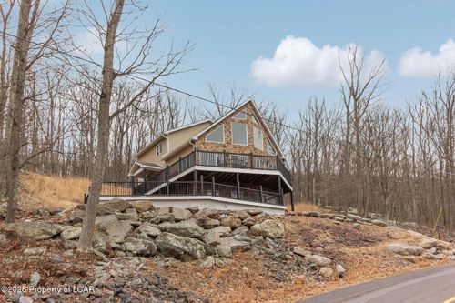 22 Kickapoo Dr, Hazle Township, PA, 18202-9547 | Card Image