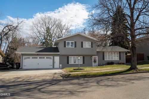 300 Telstar Dr, Bismarck, ND, 58503-0482 | Card Image