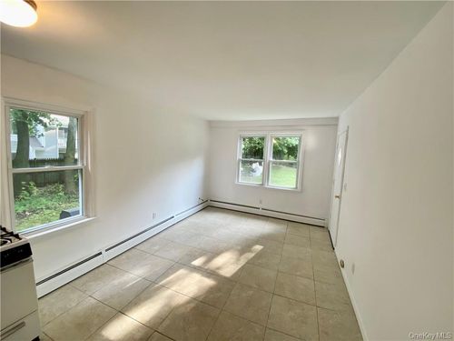 1860 E Main St, Mohegan Lake, NY, 10547-1226 | Card Image