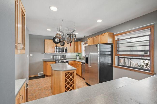 20-web-or-mls-Como Ave-1106-020.jpg | Image 14