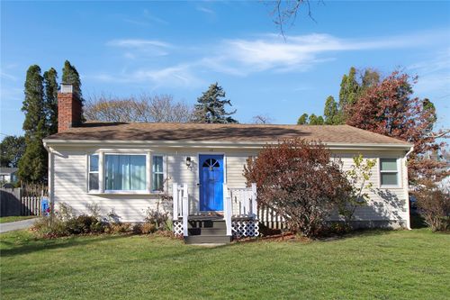 17 Wood Rd, Middletown, RI, 02842-6220 | Card Image