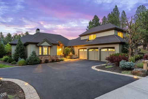 152 Nw Champanelle Way, Bend, OR, 97703-7032 | Card Image