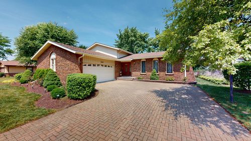 1608 E Crabtree Dr, Arlington Heights, IL, 60004-3406 | Card Image