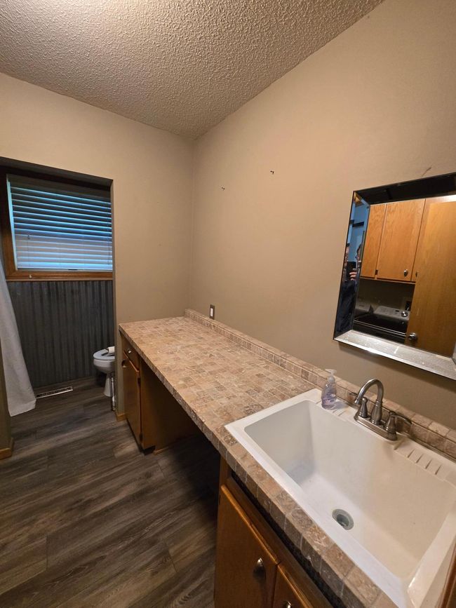 Main level bathroom | Image 11