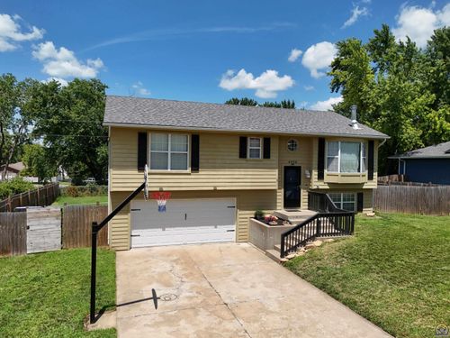 4406 Nw 52nd Ter, Topeka, KS, 66618-3261 | Card Image
