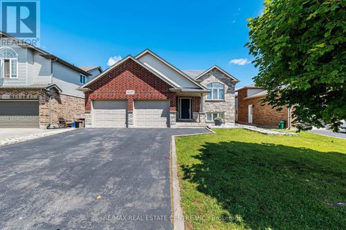 8493 Glavcic Dr, Niagara Falls, ON, L2H0B5 | Card Image