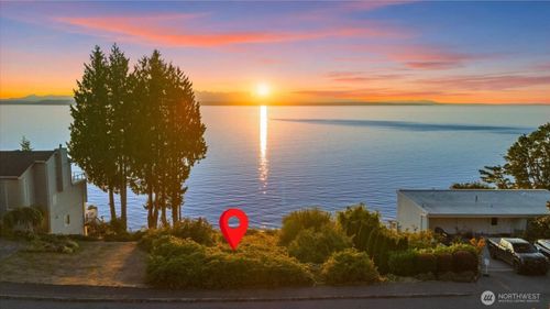 15700 75th Place W, Edmonds, WA, 98026 | Card Image