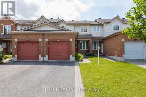 135 Margrave Avenue, Ottawa, ON, K1T3X8 | Card Image