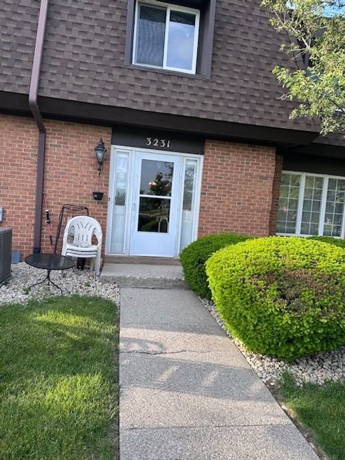 3231 Chestnut Dr, Flossmoor, IL, 60422-1758 | Card Image