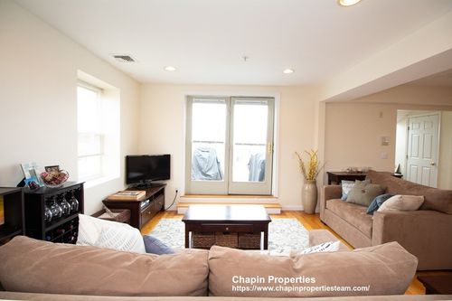 4-300 Washington St, Brookline, MA, 02446 | Card Image