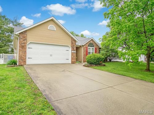 1028 Meadow Lake Dr, Maryville, IL, 62062-6679 | Card Image