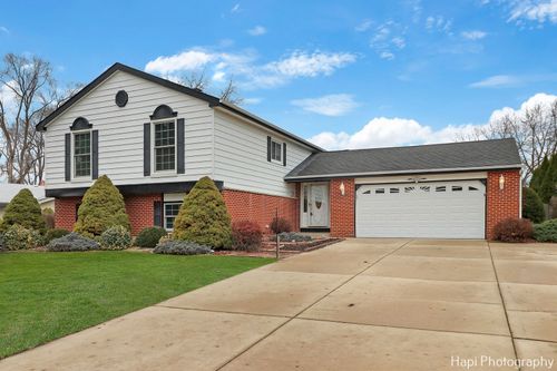 204 Canterbury Drive, McHenry, IL, 60050 | Card Image