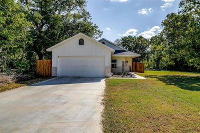 506 Park Street, House other with 3 bedrooms, 2 bathrooms and null parking in Cleburne TX | Image 1