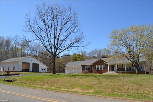 208 Twin Springs Rd, Stoneville, NC, 27048-8020 | Card Image