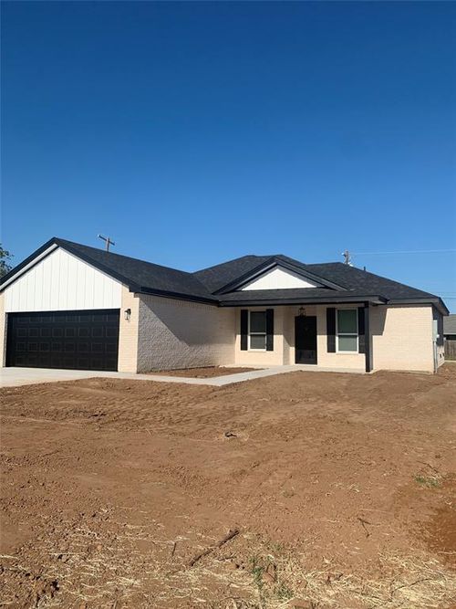 2000 Brooke Ln, Brownwood, TX, 76801 | Card Image