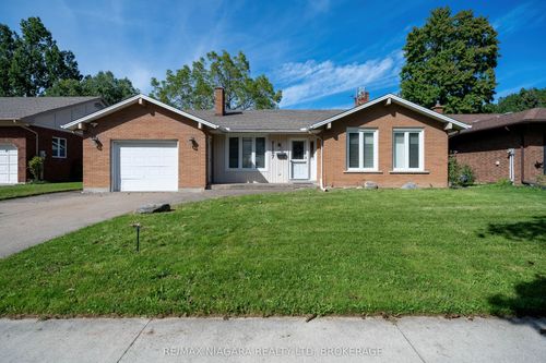 7107 Woodgate St, Niagara Falls, ON, L2J3G4 | Card Image