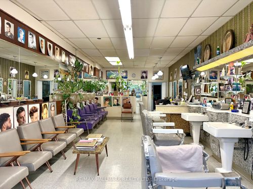 741 Queen St E, Toronto, ON, M4M1H3 | Card Image