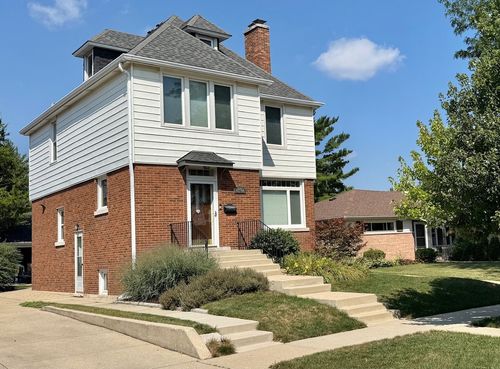 940 W Grant Dr, Des Plaines, IL, 60016-6261 | Card Image