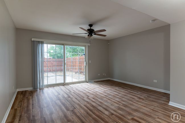 130 S Hale Ave, Townhouse with 2 bedrooms, 2 bathrooms and 2 parking in Bartlett IL | Image 5