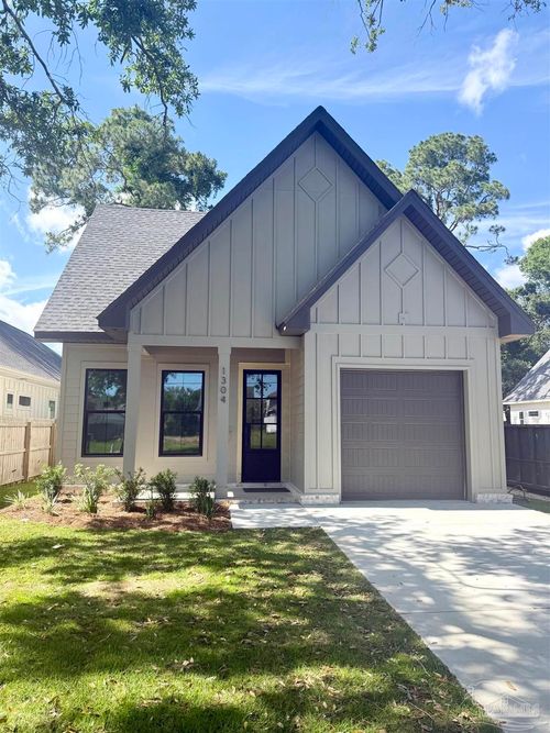 1304 E Fisher St, Pensacola, FL, 32503-4040 | Card Image